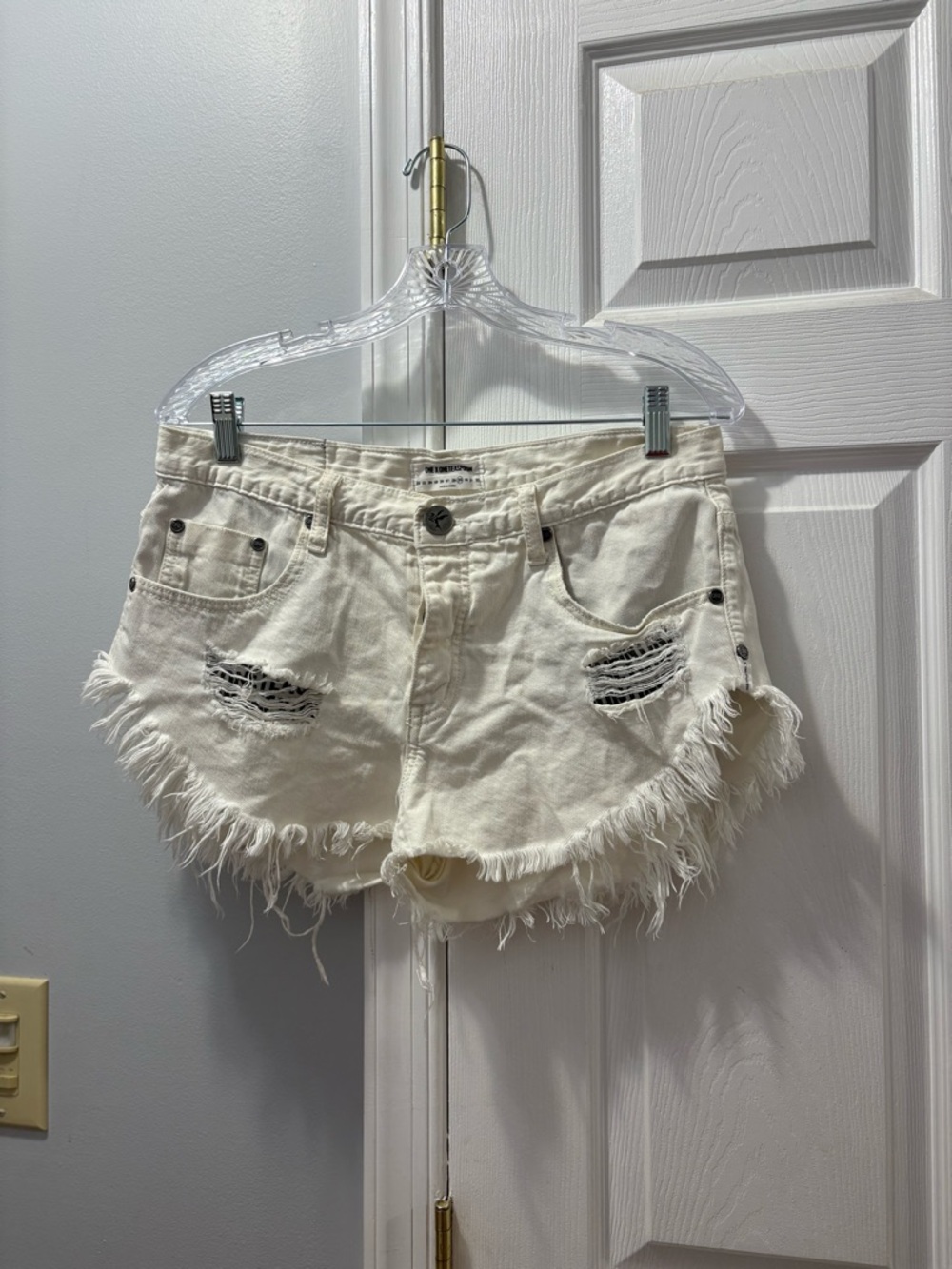 One Teaspoon Brando White Denim Chalk Shorts Raw Hem Distressed Logo Pockets 29